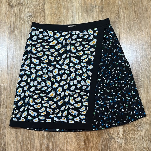J. Crew Factory Black Print Pleated Faux Wrap Skirt Size 6 Lined Mini EUC - Picture 2 of 15